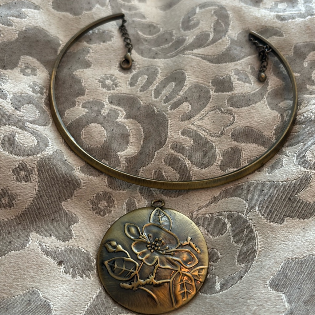 Stylish Choker Necklace